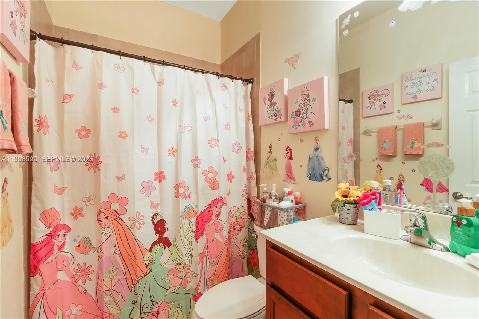Real estate property located at 707 32nd Ter, Miami-dade, Martinique At Oasis Repla, Homestead, FL