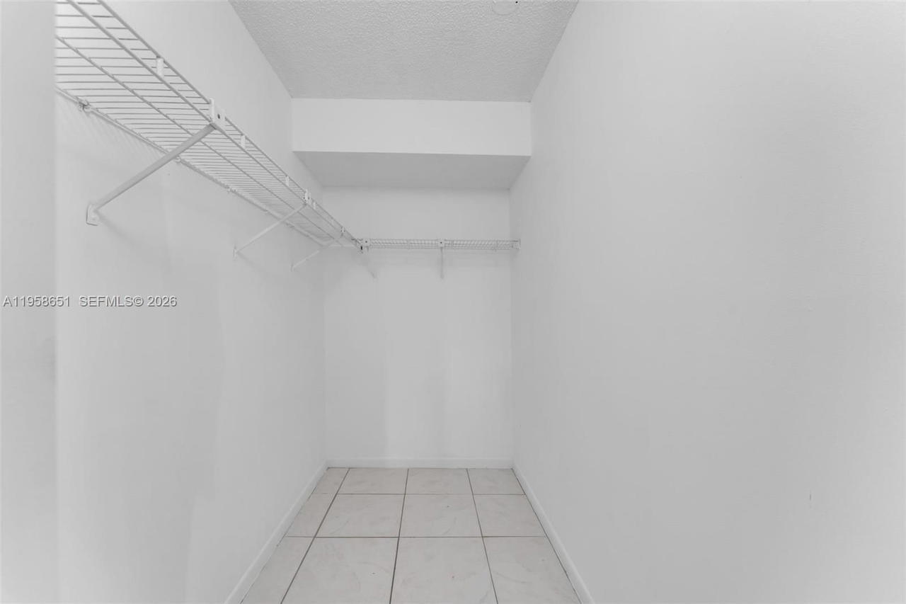 Real estate property located at 14903 80th St #101, Miami-dade, The Seasons Villas & Thms, Miami, FL