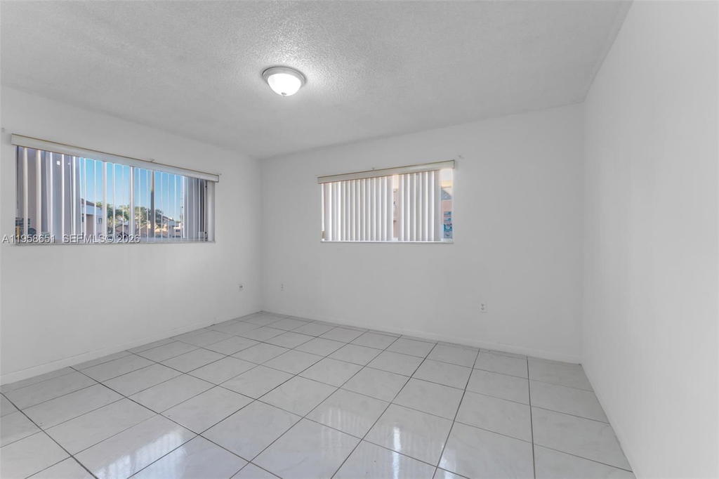 Real estate property located at 14903 80th St #101, Miami-dade, The Seasons Villas & Thms, Miami, FL