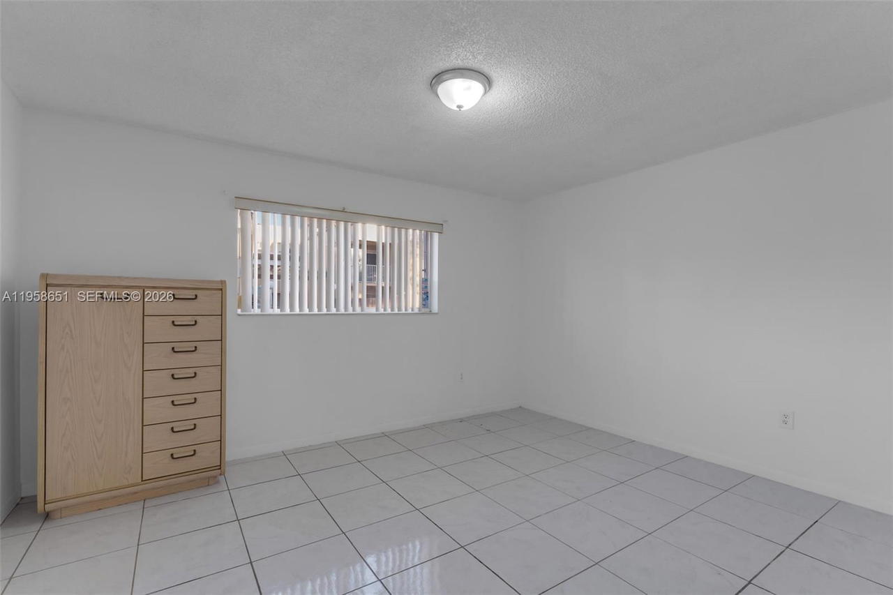 Real estate property located at 14903 80th St #101, Miami-dade, The Seasons Villas & Thms, Miami, FL
