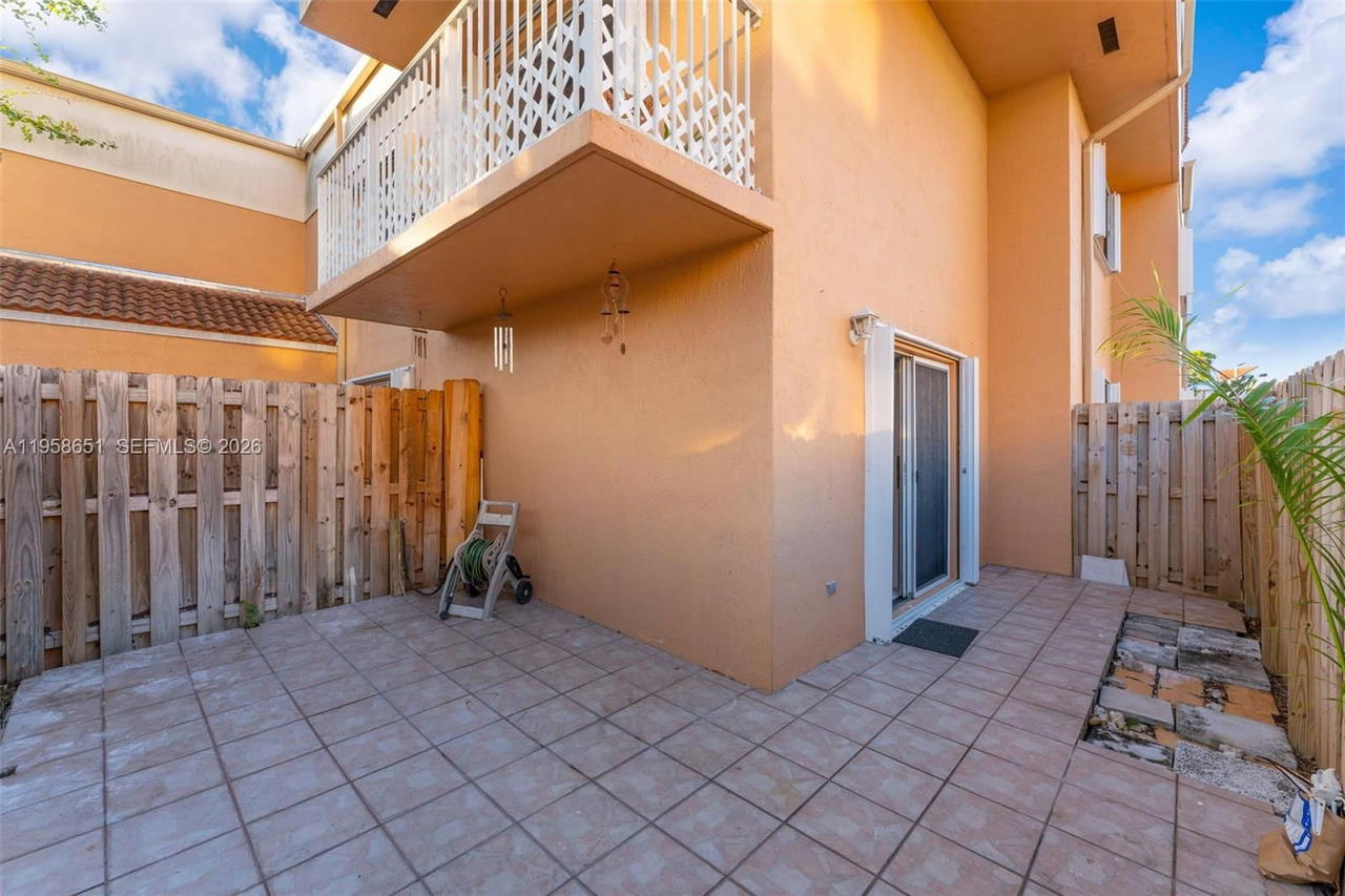 Real estate property located at 14903 80th St #101, Miami-dade, The Seasons Villas & Thms, Miami, FL