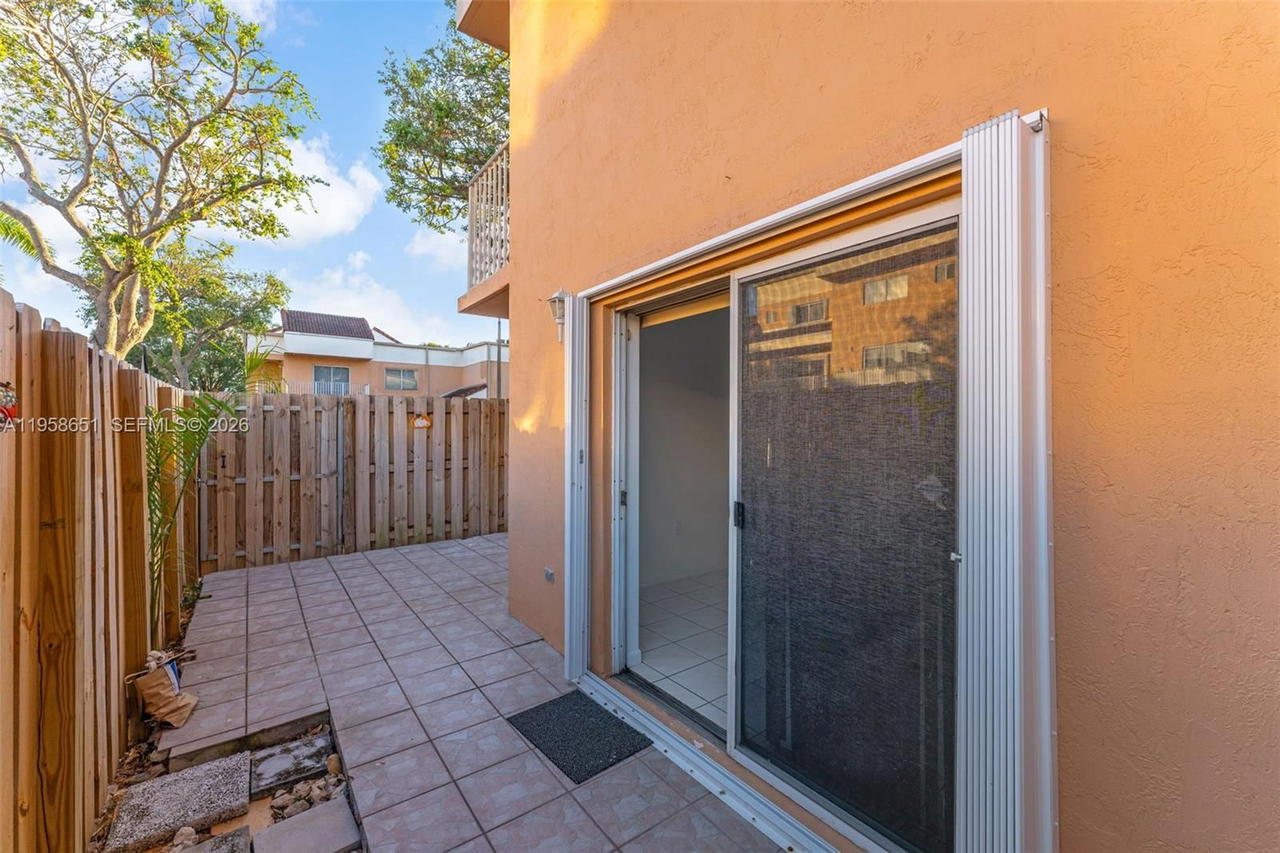 Real estate property located at 14903 80th St #101, Miami-dade, The Seasons Villas & Thms, Miami, FL
