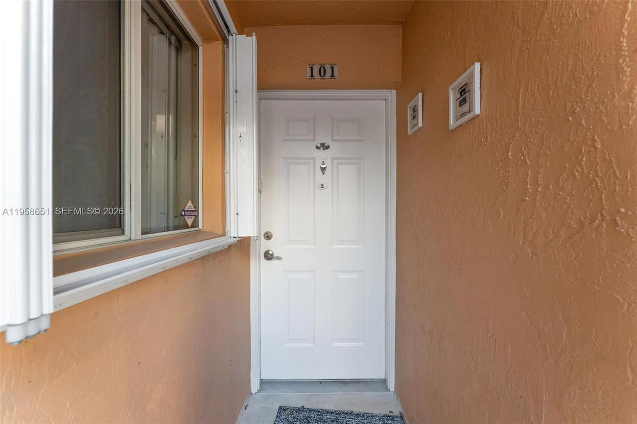 Real estate property located at 14903 80th St #101, Miami-dade, The Seasons Villas & Thms, Miami, FL