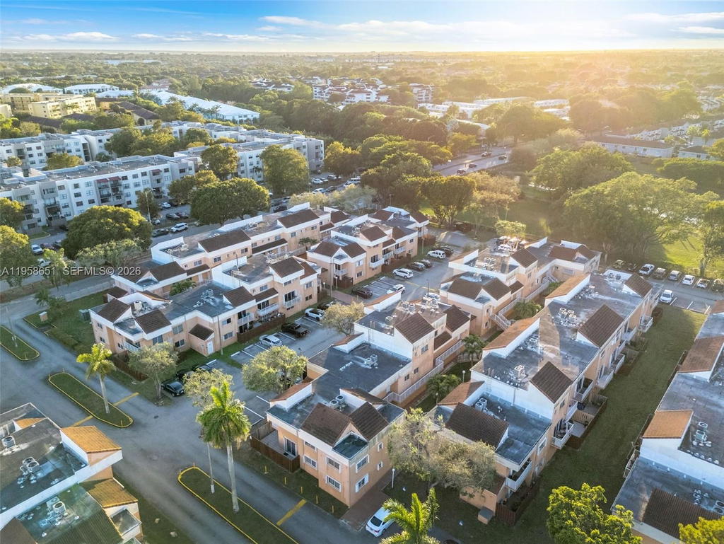Real estate property located at 14903 80th St #101, Miami-dade, The Seasons Villas & Thms, Miami, FL