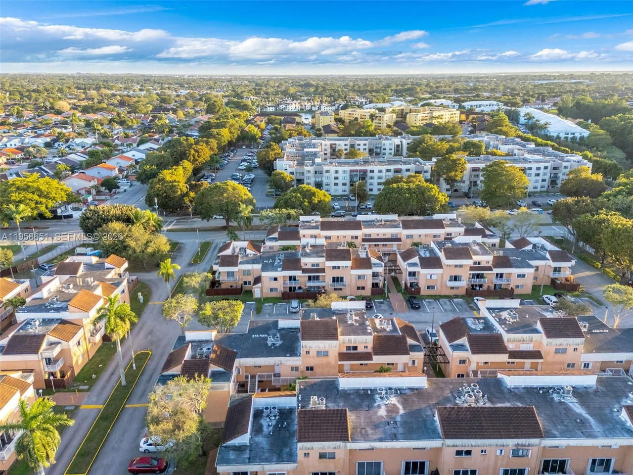 Real estate property located at 14903 80th St #101, Miami-dade, The Seasons Villas & Thms, Miami, FL