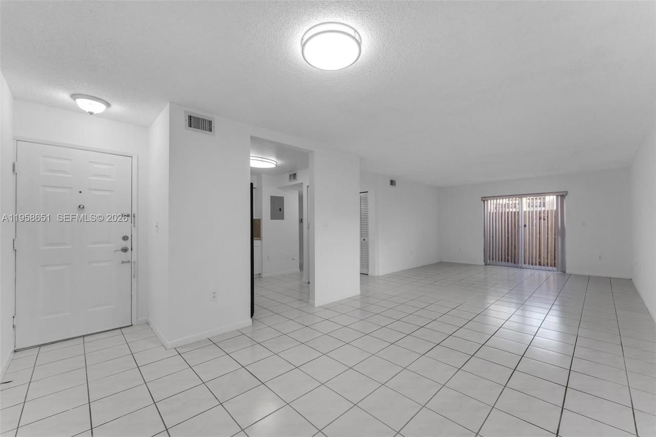 Real estate property located at 14903 80th St #101, Miami-dade, The Seasons Villas & Thms, Miami, FL
