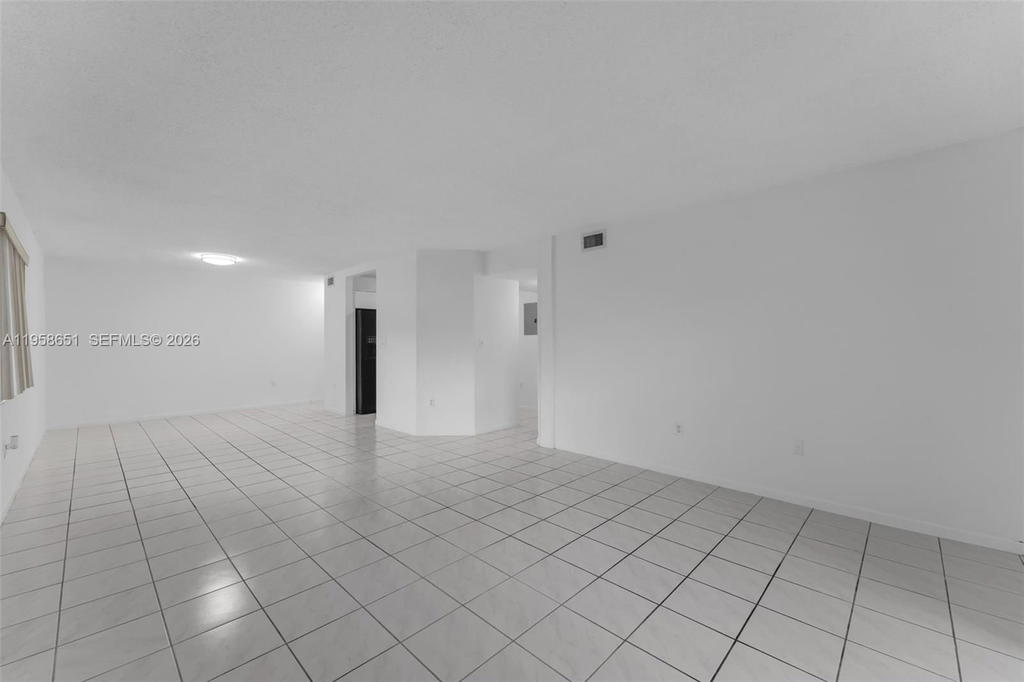 Real estate property located at 14903 80th St #101, Miami-dade, The Seasons Villas & Thms, Miami, FL