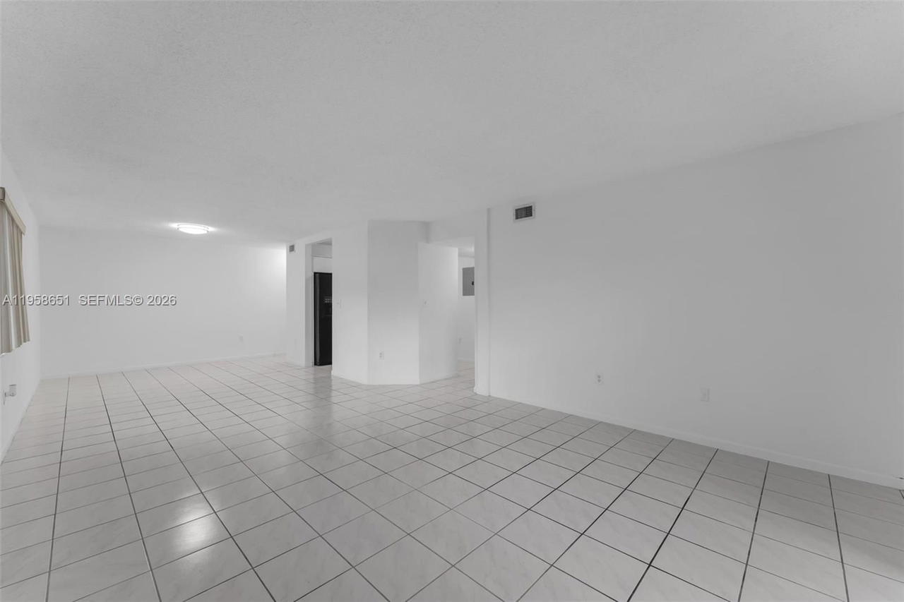 Real estate property located at 14903 80th St #101, Miami-dade, The Seasons Villas & Thms, Miami, FL