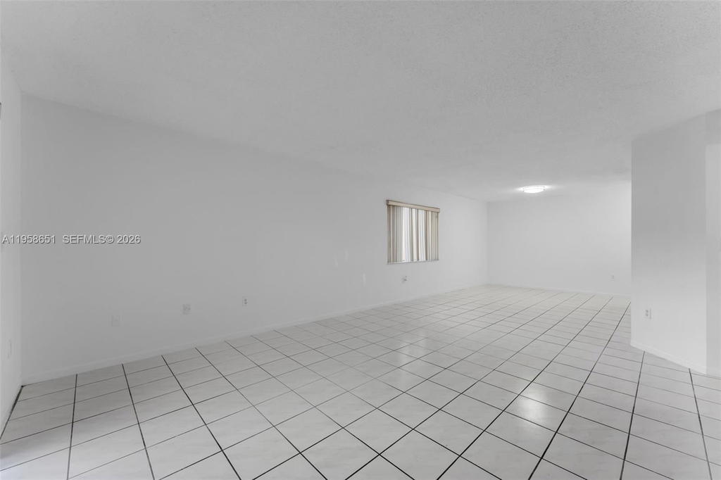 Real estate property located at 14903 80th St #101, Miami-dade, The Seasons Villas & Thms, Miami, FL