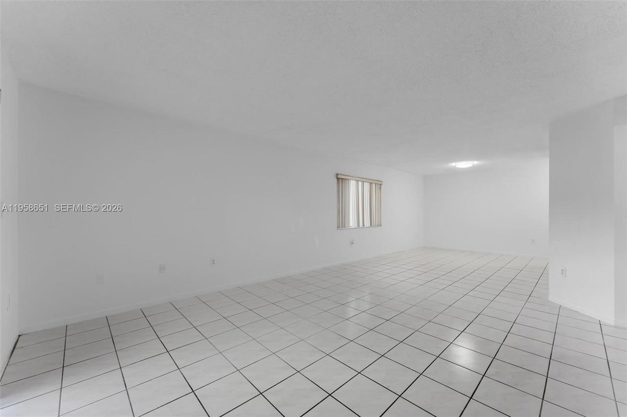 Real estate property located at 14903 80th St #101, Miami-dade, The Seasons Villas & Thms, Miami, FL