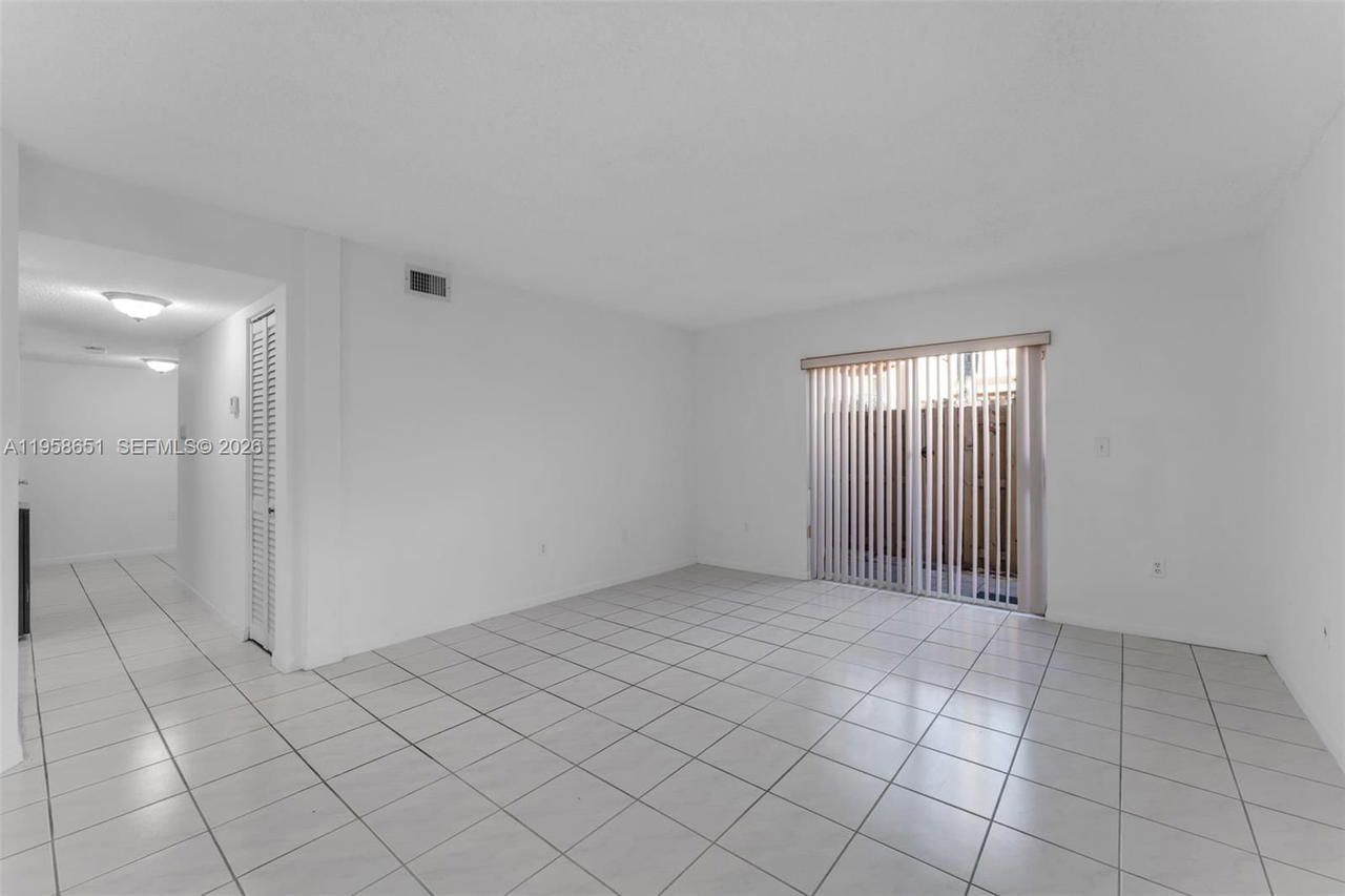 Real estate property located at 14903 80th St #101, Miami-dade, The Seasons Villas & Thms, Miami, FL