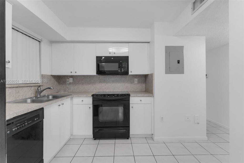 Real estate property located at 14903 80th St #101, Miami-dade, The Seasons Villas & Thms, Miami, FL