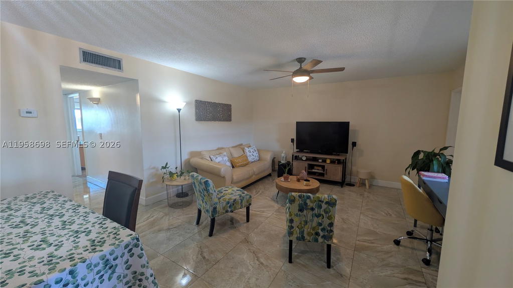 Real estate property located at 5300 Washington St T324, Broward, Beverly Hills Condo Numbe, Hollywood, FL