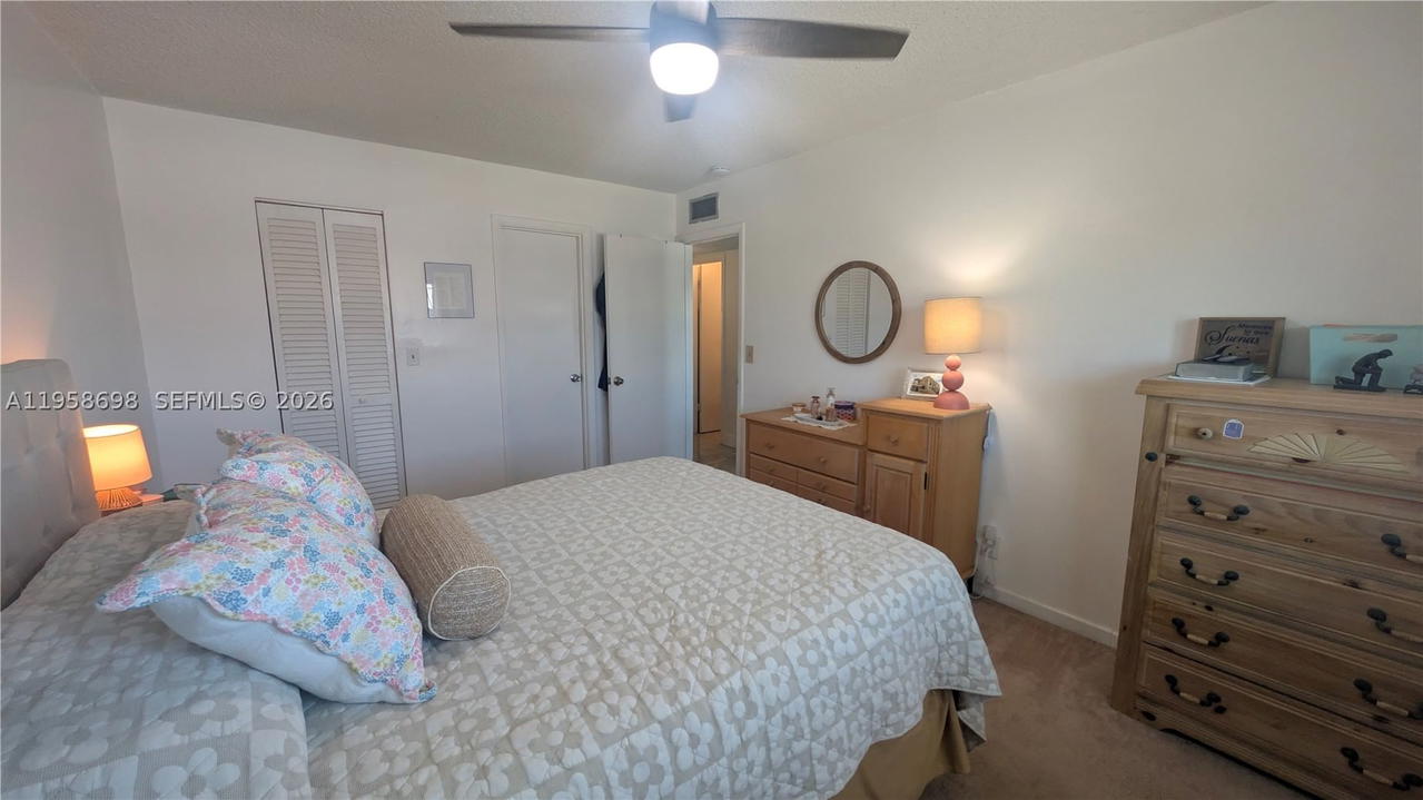 Real estate property located at 5300 Washington St T324, Broward, Beverly Hills Condo Numbe, Hollywood, FL
