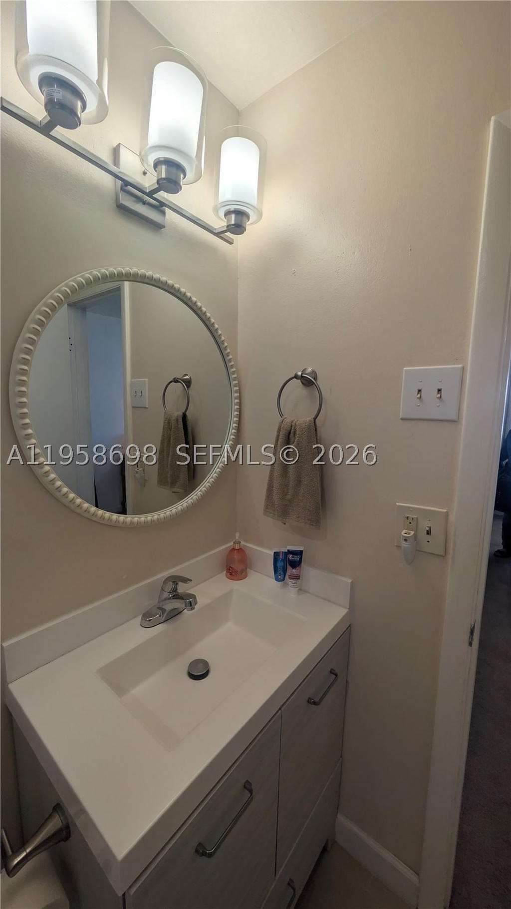 Real estate property located at 5300 Washington St T324, Broward, Beverly Hills Condo Numbe, Hollywood, FL
