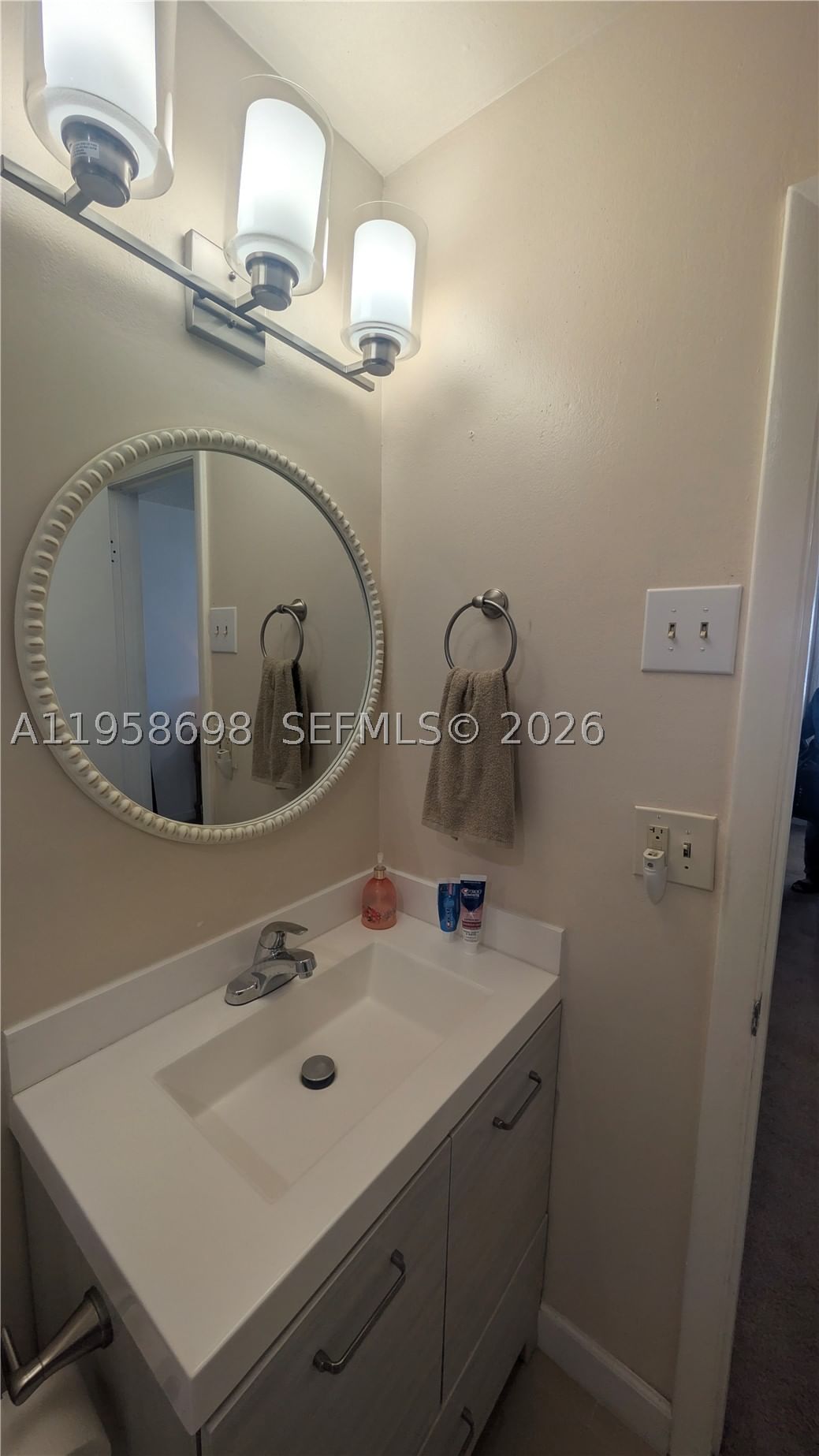 Real estate property located at 5300 Washington St T324, Broward, Beverly Hills Condo Numbe, Hollywood, FL
