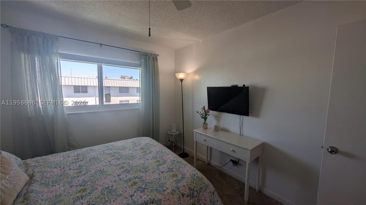 Real estate property located at 5300 Washington St T324, Broward, Beverly Hills Condo Numbe, Hollywood, FL