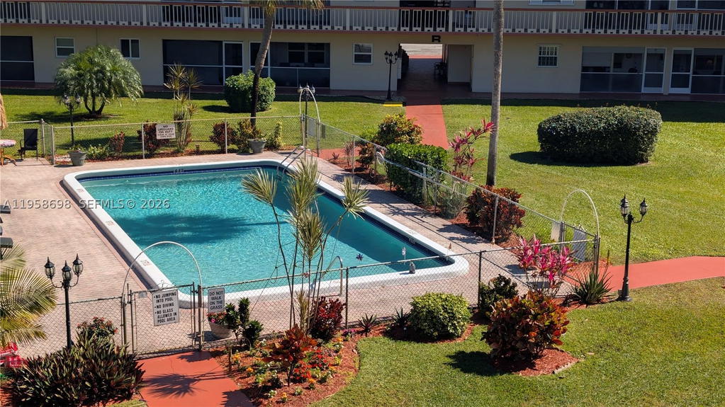 Real estate property located at 5300 Washington St T324, Broward, Beverly Hills Condo Numbe, Hollywood, FL