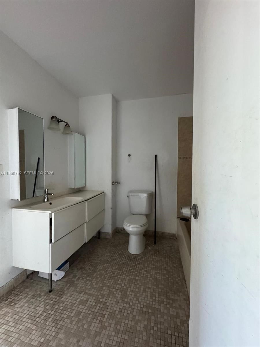 Real estate property located at 7801 4th Ct #516, Miami-dade, Riverview Village Condo, Miami, FL