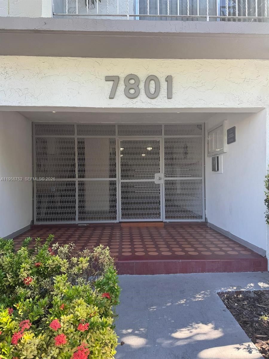 Real estate property located at 7801 4th Ct #516, Miami-dade, Riverview Village Condo, Miami, FL