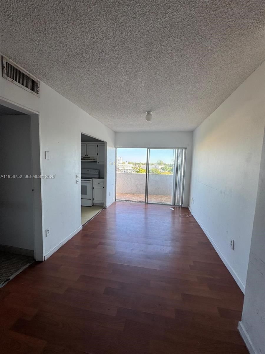 Real estate property located at 7801 4th Ct #516, Miami-dade, Riverview Village Condo, Miami, FL