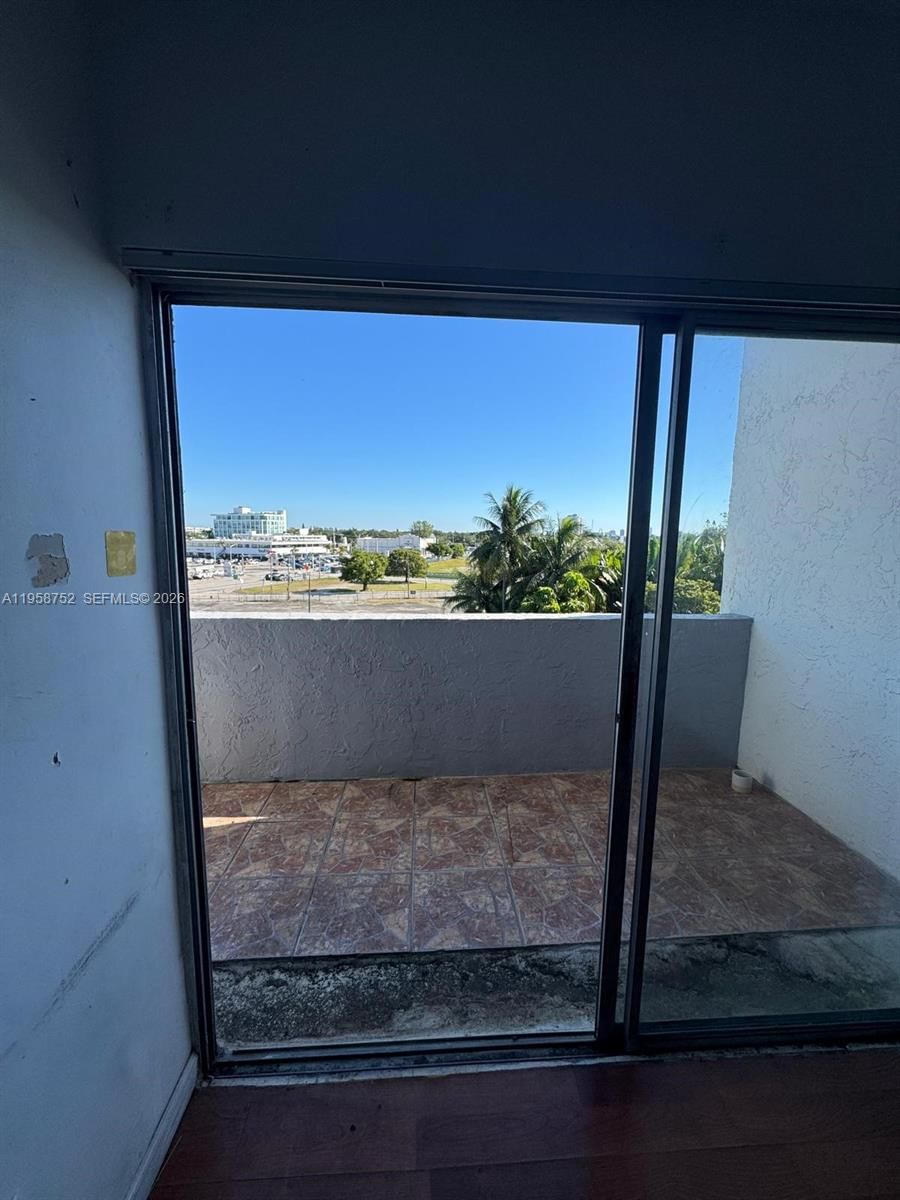 Real estate property located at 7801 4th Ct #516, Miami-dade, Riverview Village Condo, Miami, FL