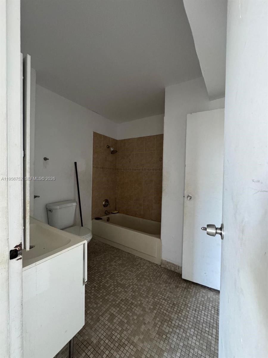 Real estate property located at 7801 4th Ct #516, Miami-dade, Riverview Village Condo, Miami, FL