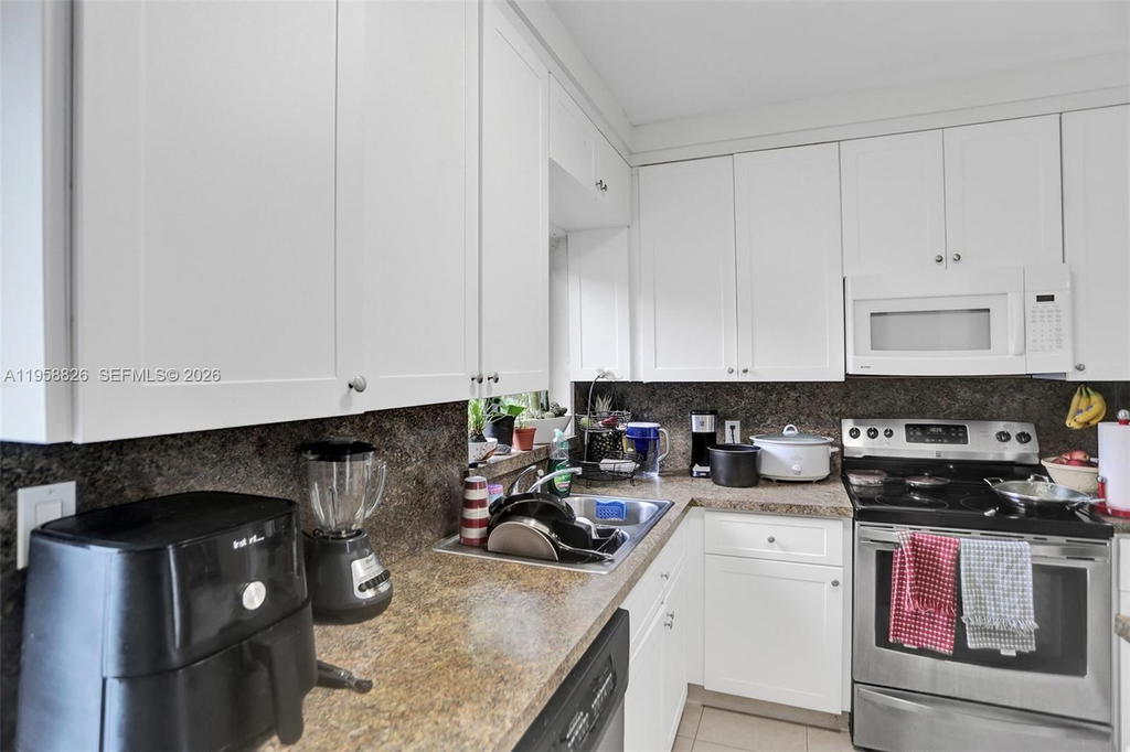 Real estate property located at 3255 60th Ave, Miami-dade, Schenley Park Sec 2, Miami, FL