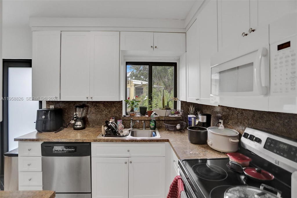 Real estate property located at 3255 60th Ave, Miami-dade, Schenley Park Sec 2, Miami, FL
