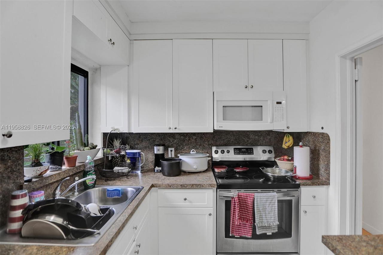 Real estate property located at 3255 60th Ave, Miami-dade, Schenley Park Sec 2, Miami, FL