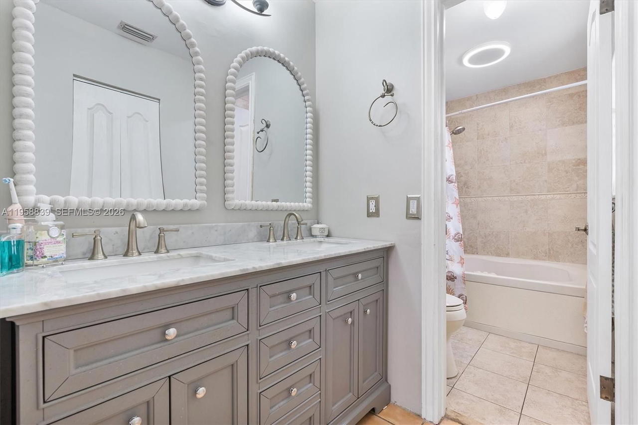 Real estate property located at 16834 70th Ave, Miami-dade, Lakes Of Palm Springs, Hialeah, FL