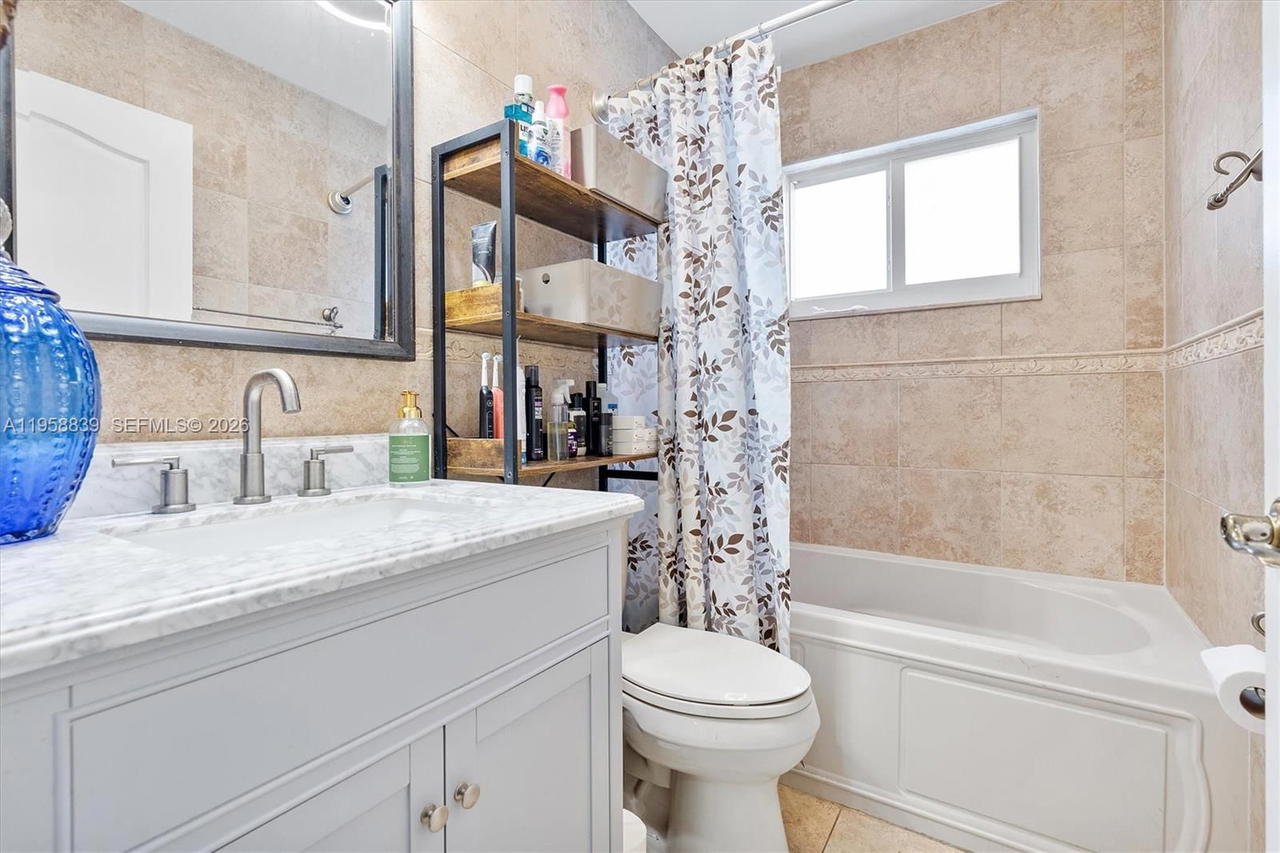 Real estate property located at 16834 70th Ave, Miami-dade, Lakes Of Palm Springs, Hialeah, FL