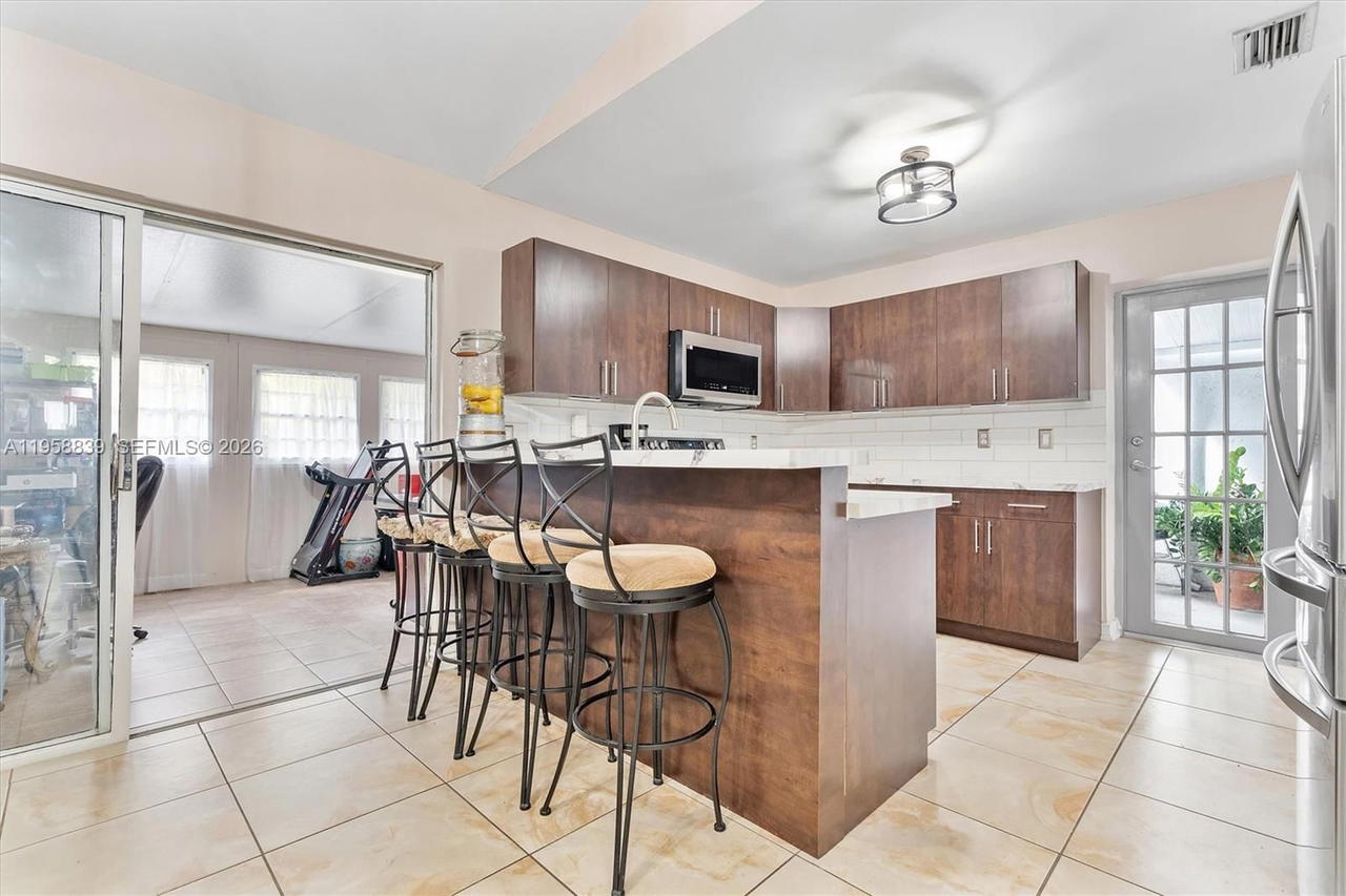 Real estate property located at 16834 70th Ave, Miami-dade, Lakes Of Palm Springs, Hialeah, FL