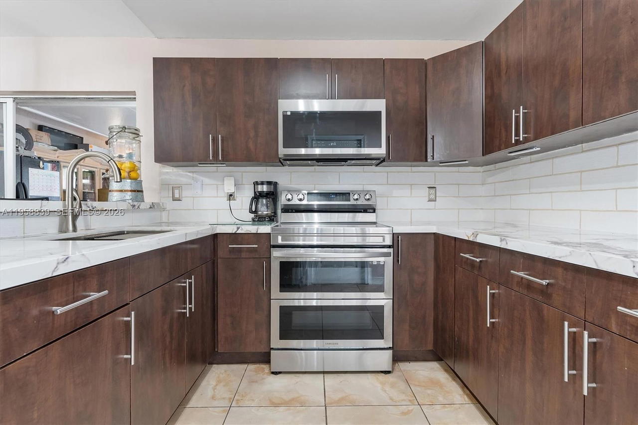 Real estate property located at 16834 70th Ave, Miami-dade, Lakes Of Palm Springs, Hialeah, FL