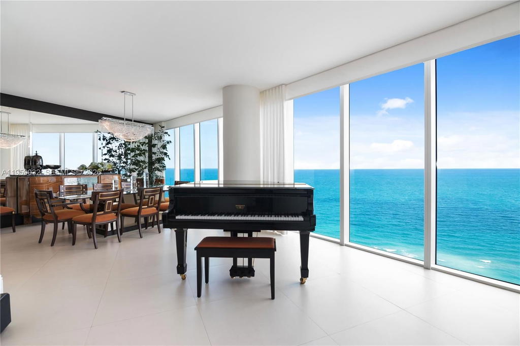Real estate property located at 2711 Ocean Dr #2205, Broward, 2711 Hollywood Beach Cond, Hollywood, FL