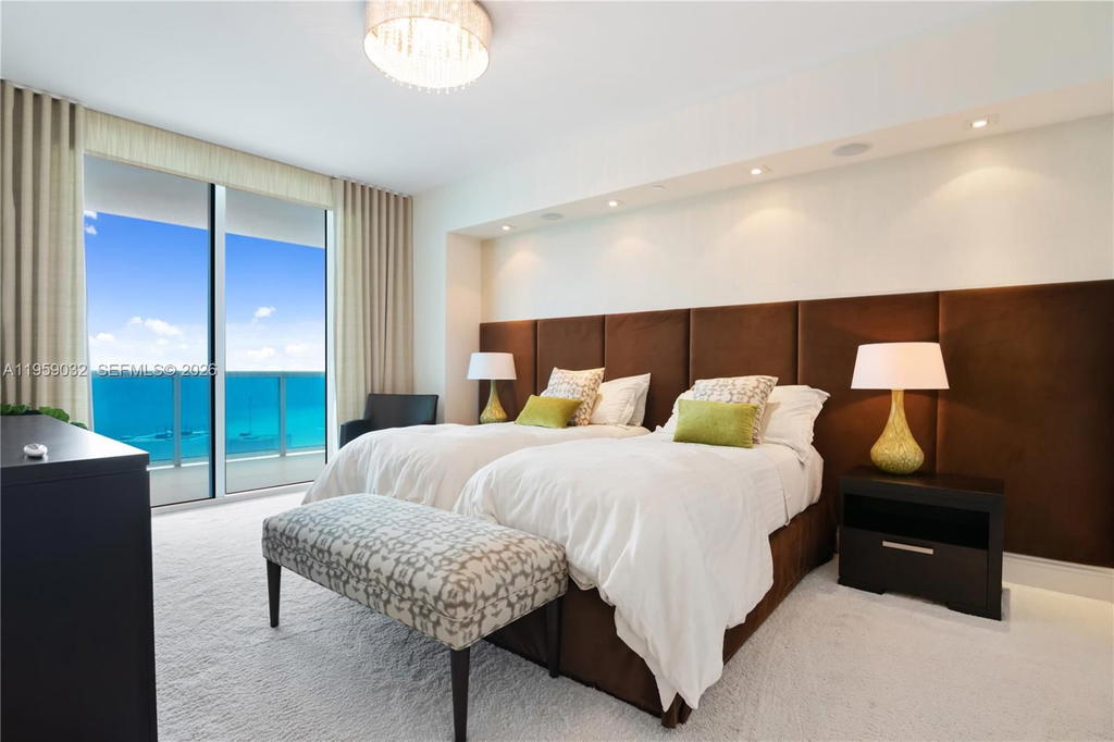 Real estate property located at 2711 Ocean Dr #2205, Broward, 2711 Hollywood Beach Cond, Hollywood, FL
