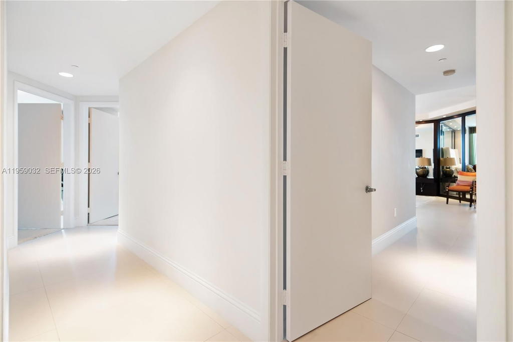 Real estate property located at 2711 Ocean Dr #2205, Broward, 2711 Hollywood Beach Cond, Hollywood, FL