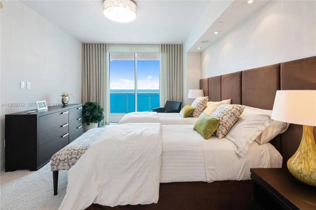 Real estate property located at 2711 Ocean Dr #2205, Broward, 2711 Hollywood Beach Cond, Hollywood, FL