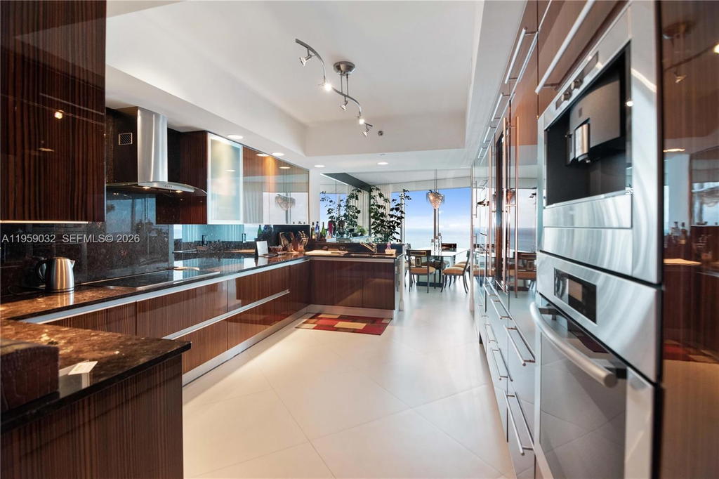 Real estate property located at 2711 Ocean Dr #2205, Broward, 2711 Hollywood Beach Cond, Hollywood, FL