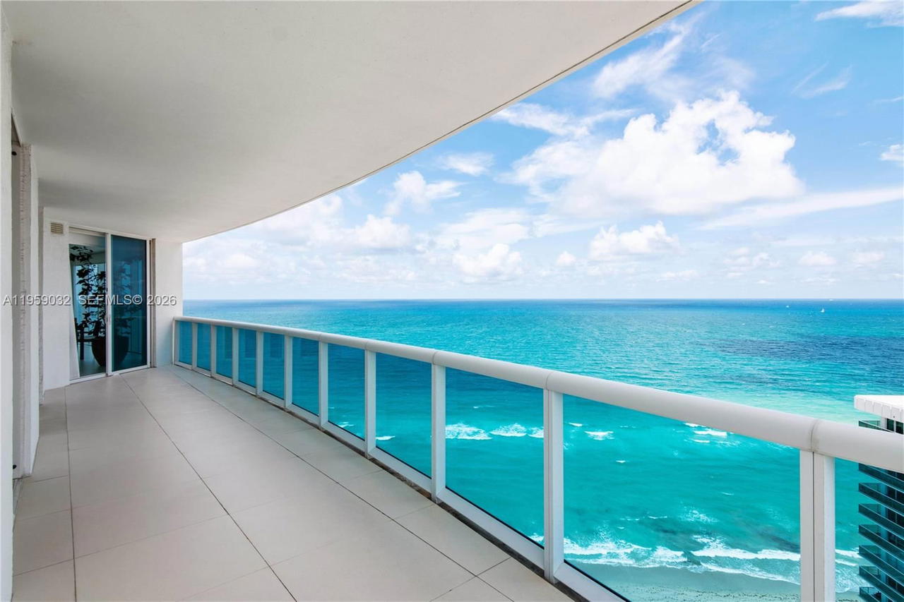 Real estate property located at 2711 Ocean Dr #2205, Broward, 2711 Hollywood Beach Cond, Hollywood, FL