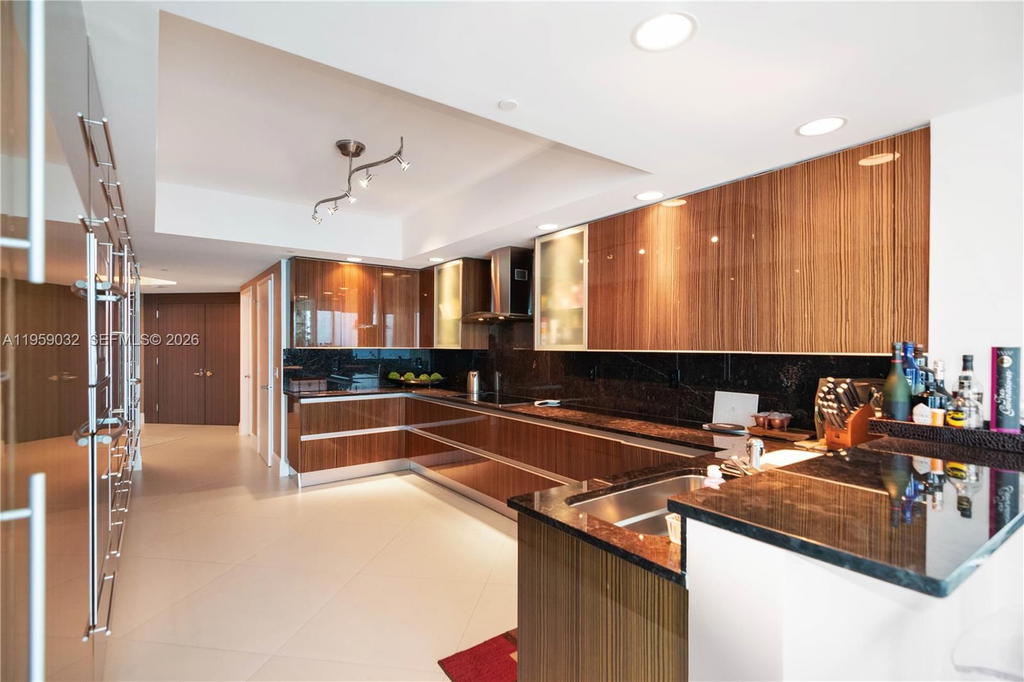 Real estate property located at 2711 Ocean Dr #2205, Broward, 2711 Hollywood Beach Cond, Hollywood, FL
