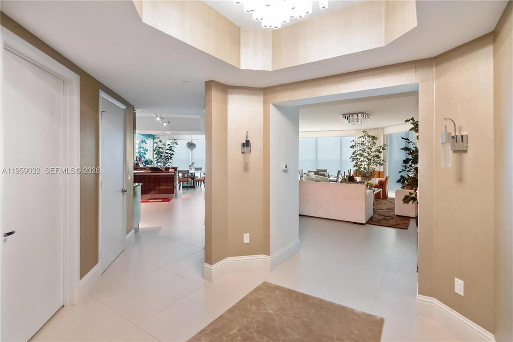 Real estate property located at 2711 Ocean Dr #2205, Broward, 2711 Hollywood Beach Cond, Hollywood, FL