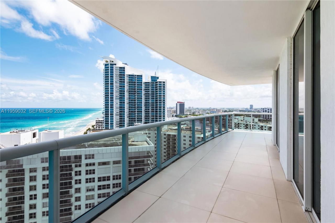 Real estate property located at 2711 Ocean Dr #2205, Broward, 2711 Hollywood Beach Cond, Hollywood, FL