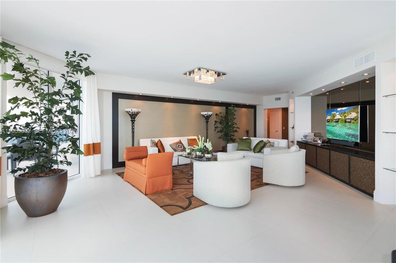 Real estate property located at 2711 Ocean Dr #2205, Broward, 2711 Hollywood Beach Cond, Hollywood, FL