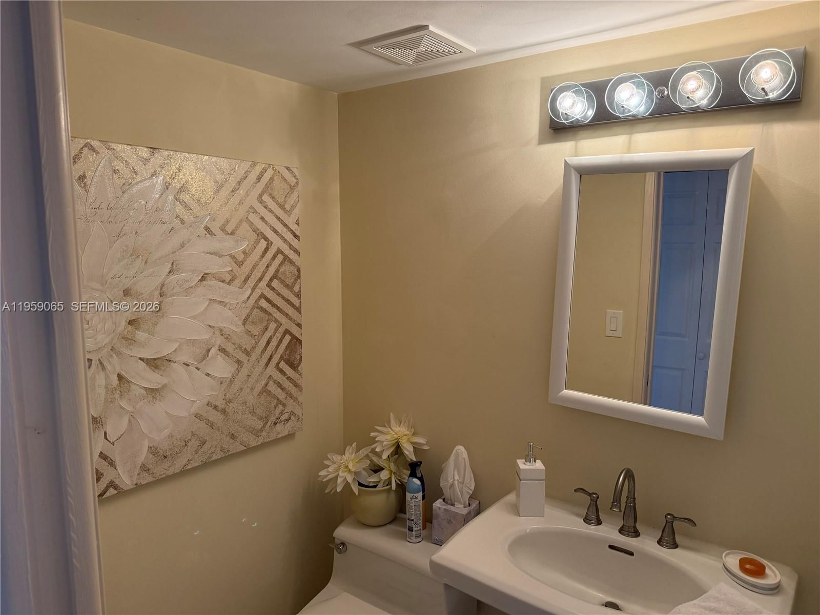Real estate property located at 19101 36th Ct #2406, Miami-dade, Mystic Pointe Condo No Th, Aventura, FL