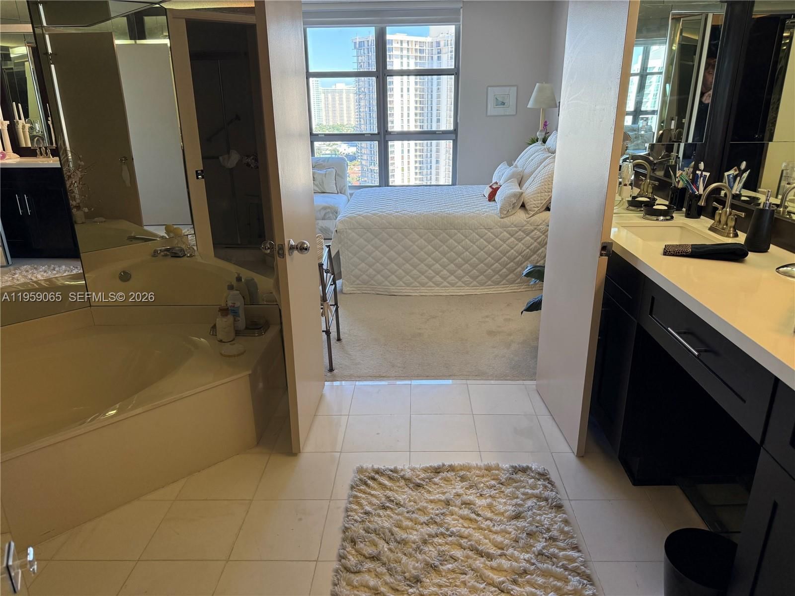 Real estate property located at 19101 36th Ct #2406, Miami-dade, Mystic Pointe Condo No Th, Aventura, FL