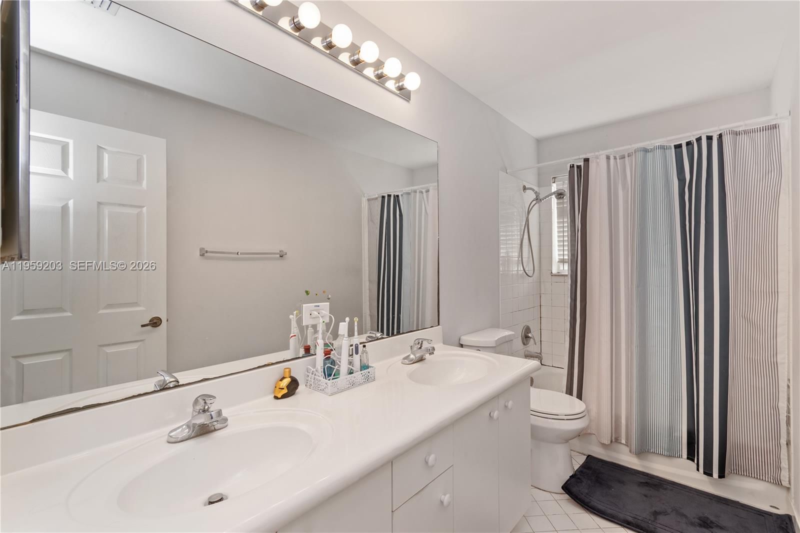 Real estate property located at 1095 Chenille Cir, Broward, Sector 2-parcels 9 & 10, Weston, FL