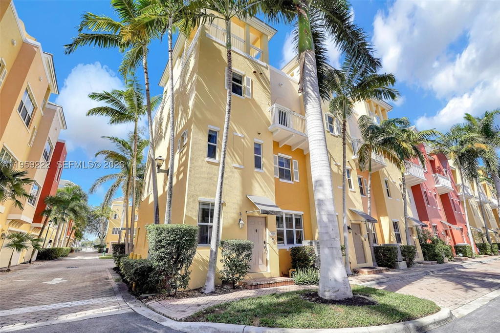 Real estate property located at 2318 Vintage Dr #2318, Broward, Shoal Creek At Lighthouse, Lighthouse Point, FL