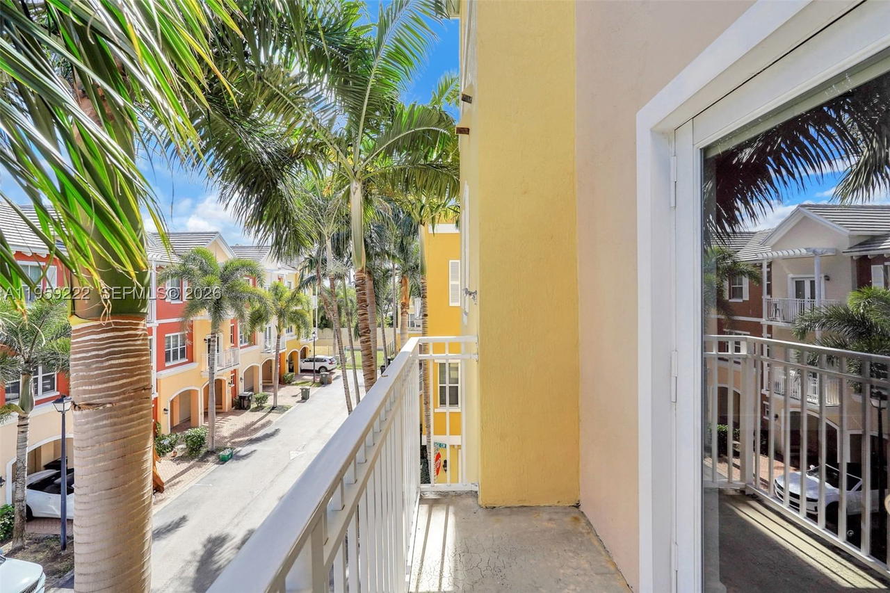 Real estate property located at 2318 Vintage Dr #2318, Broward, Shoal Creek At Lighthouse, Lighthouse Point, FL