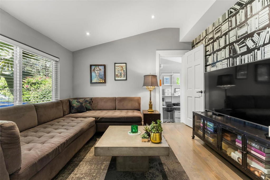 Real estate property located at 9301 2nd Pl, Miami-dade, Odell Manors, Miami Shores, FL